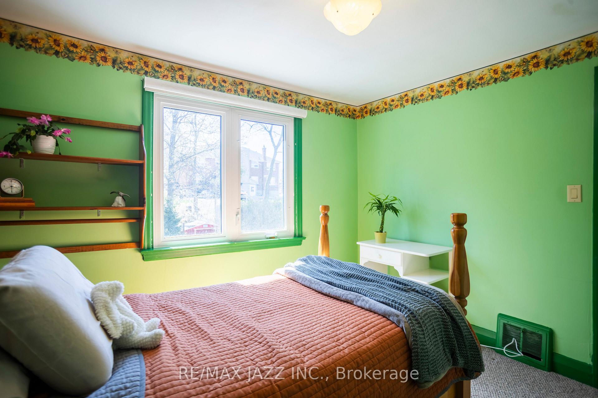 Photo 16 of 824 Masson Street, Oshawa, Centennial — HOMEH