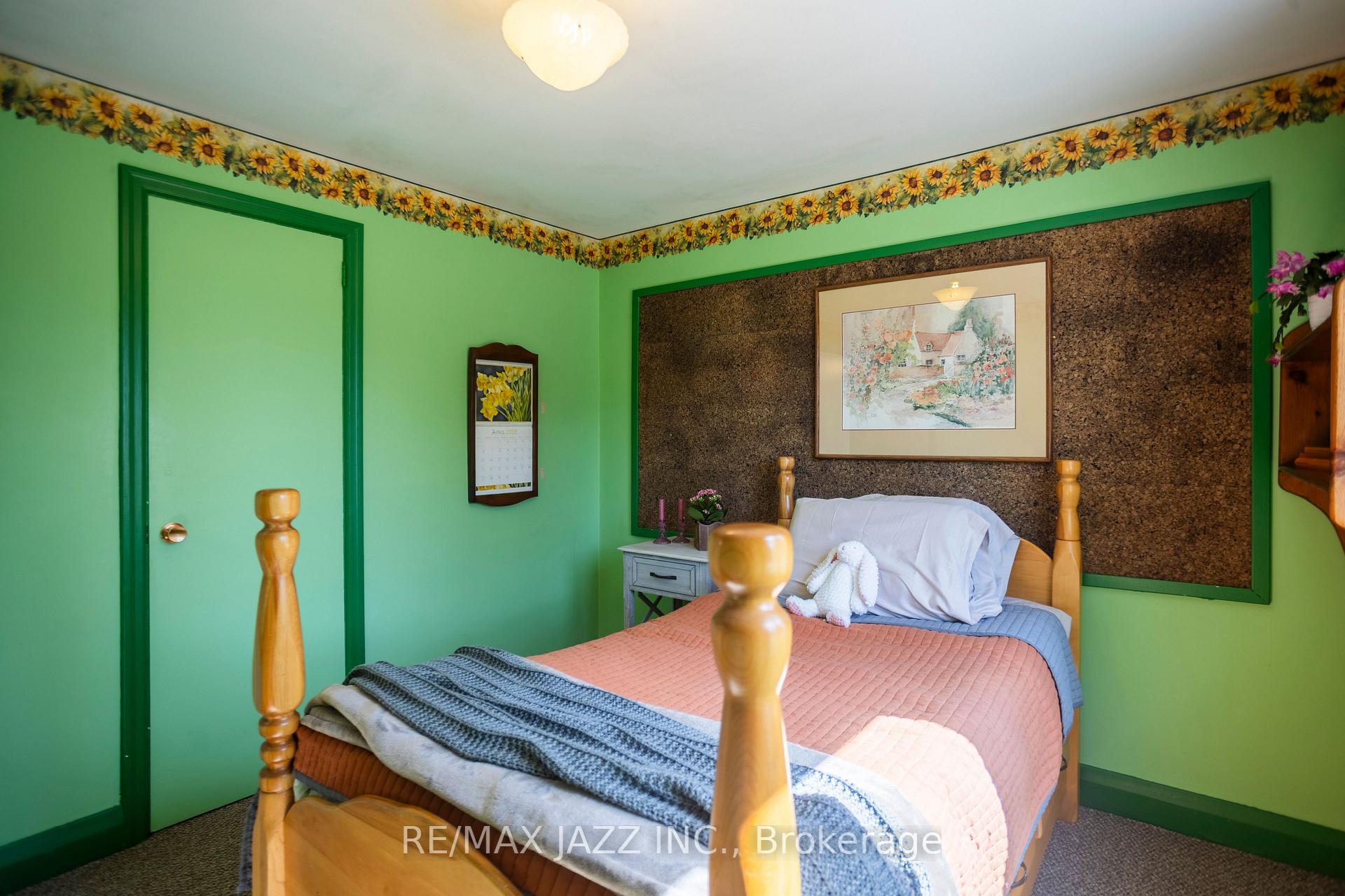 Photo 17 of 824 Masson Street, Oshawa, Centennial — HOMEH