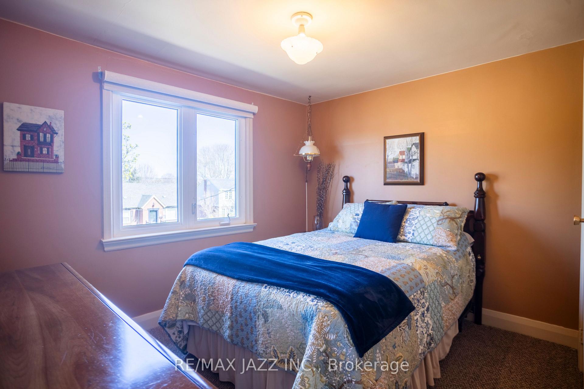 Photo 31 of 824 Masson Street, Oshawa, Centennial — HOMEH