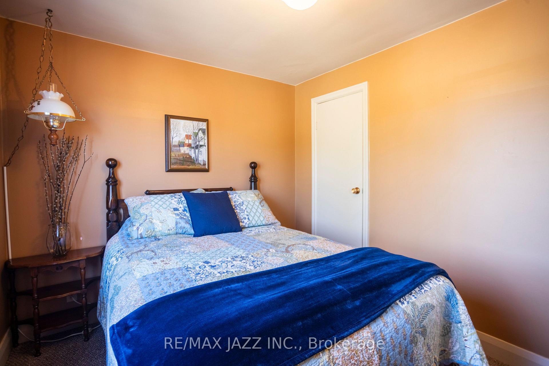 Photo 29 of 824 Masson Street, Oshawa, Centennial — HOMEH