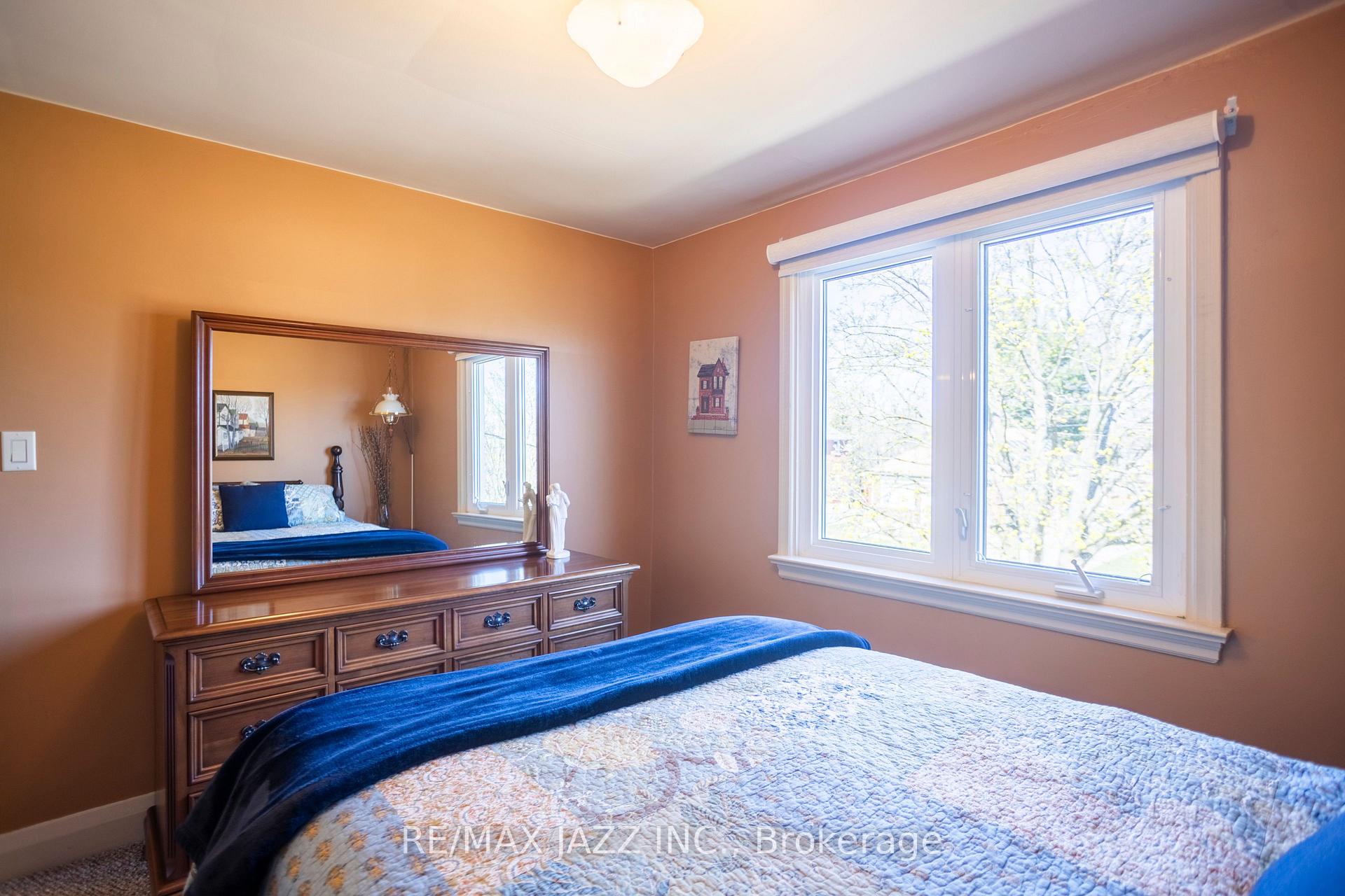 Photo 22 of 824 Masson Street, Oshawa, Centennial — HOMEH