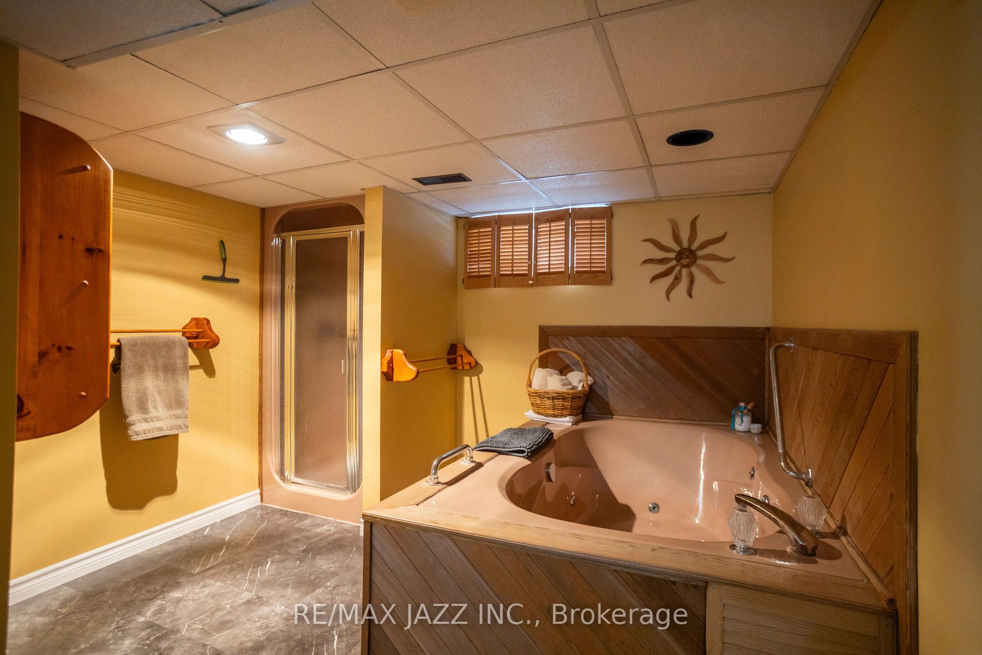 Photo 32 of 824 Masson Street, Oshawa, Centennial — HOMEH