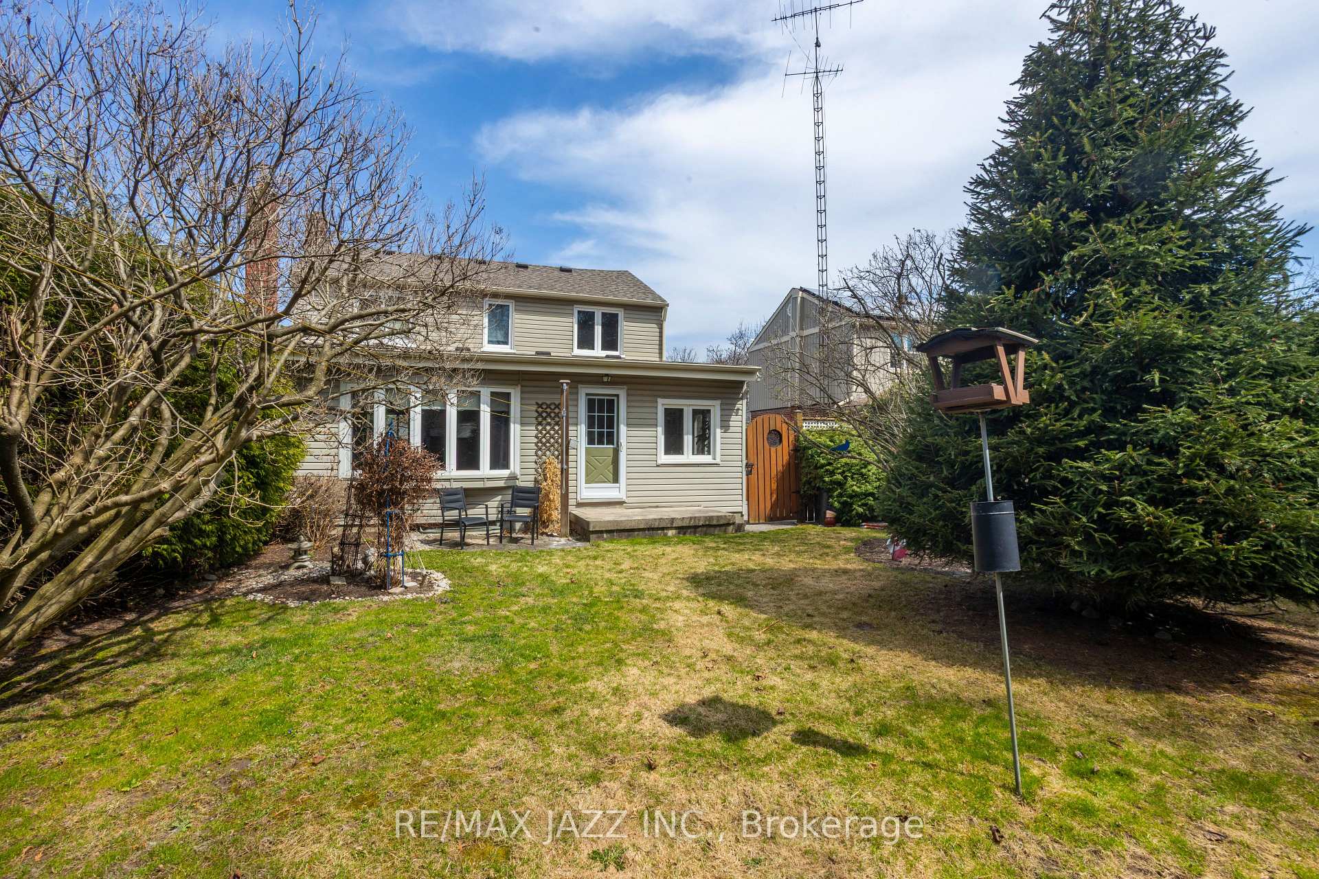 Photo 21 of 824 Masson Street, Oshawa, Centennial — HOMEH