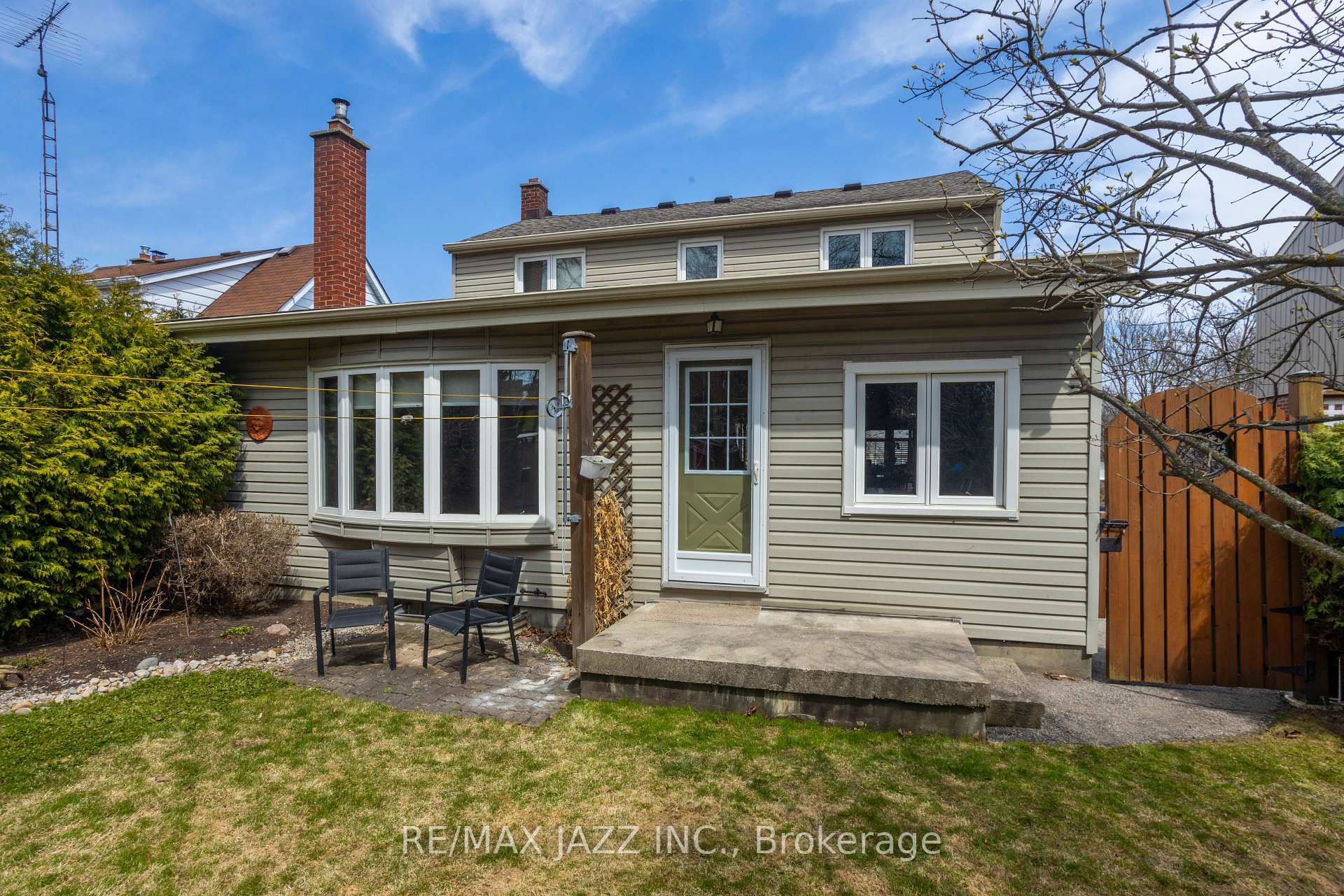 Photo 9 of 824 Masson Street, Oshawa, Centennial — HOMEH