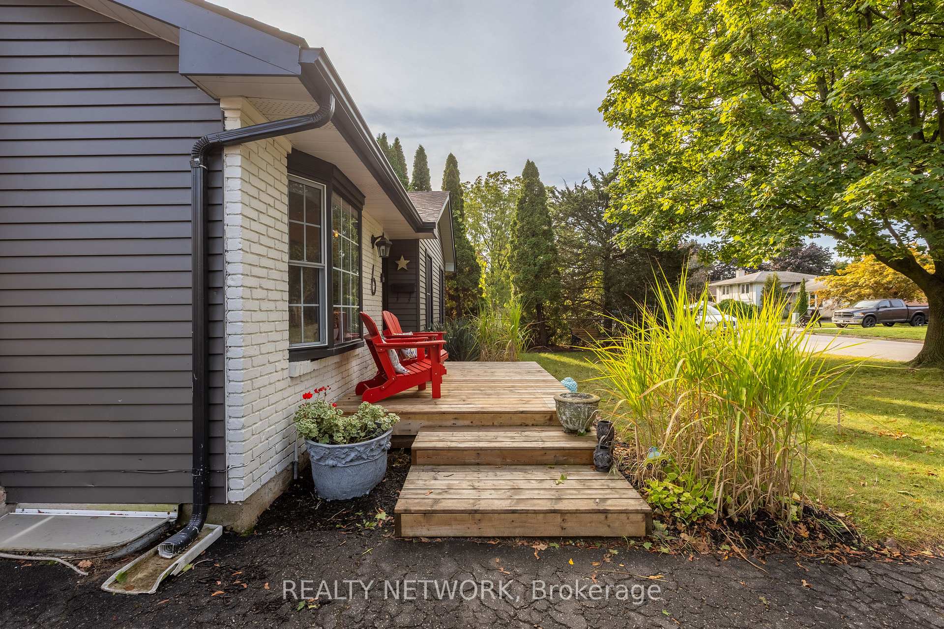 Photo 10 of 6 Cole Farm Boulevard, St. Catharines, Port Dalhousie — HOMEH
