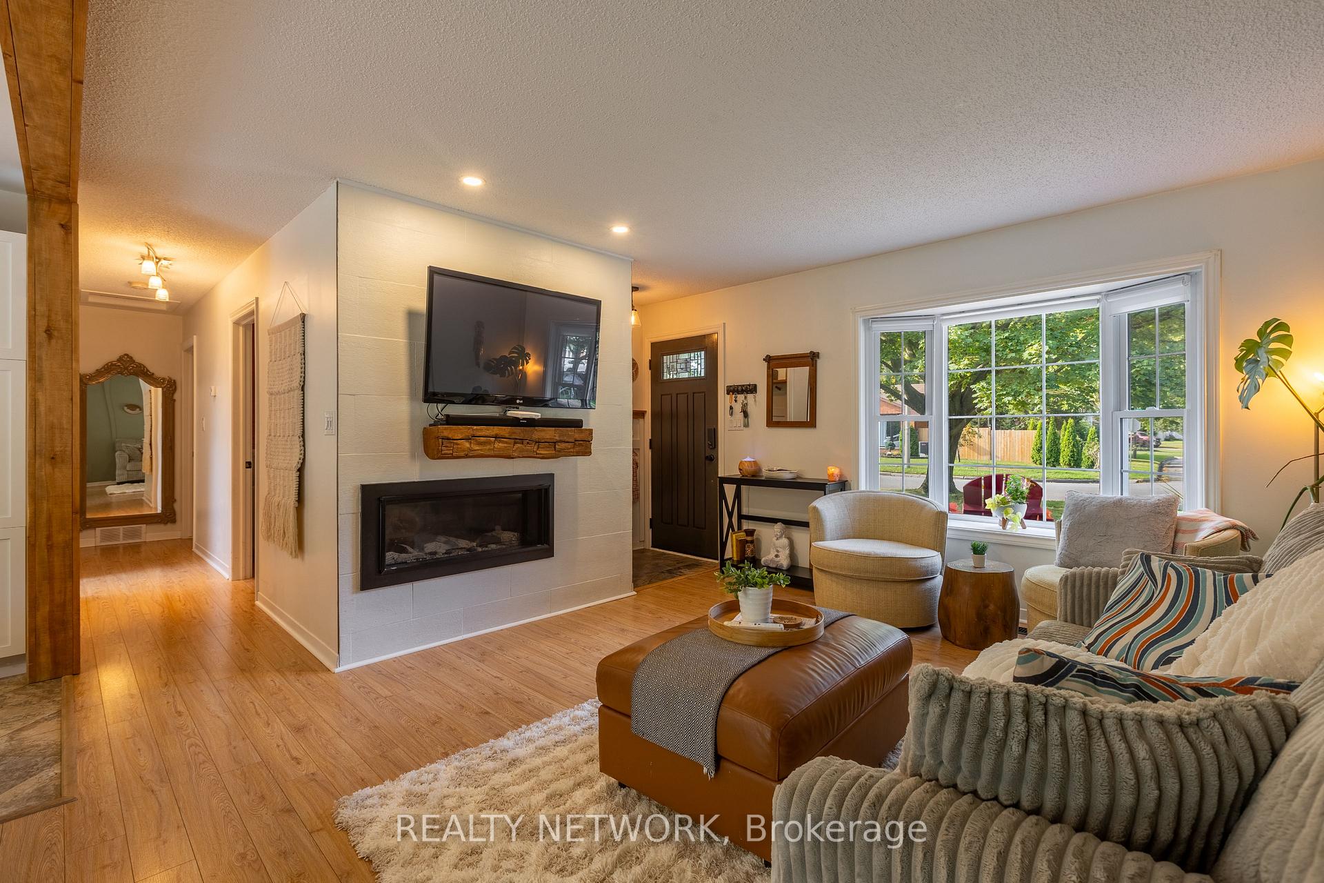 Photo 3 of 6 Cole Farm Boulevard, St. Catharines, Port Dalhousie — HOMEH