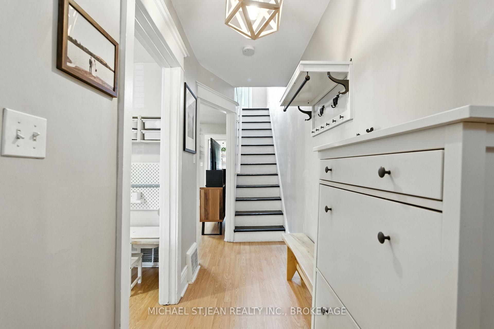 Photo 12 of 119 Rosslyn Avenue N, Hamilton, Crown Point — HOMEH