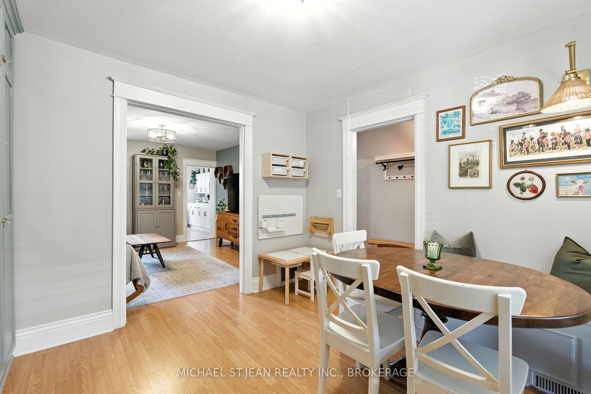 Photo 2 of 119 Rosslyn Avenue N, Hamilton, Crown Point — HOMEH