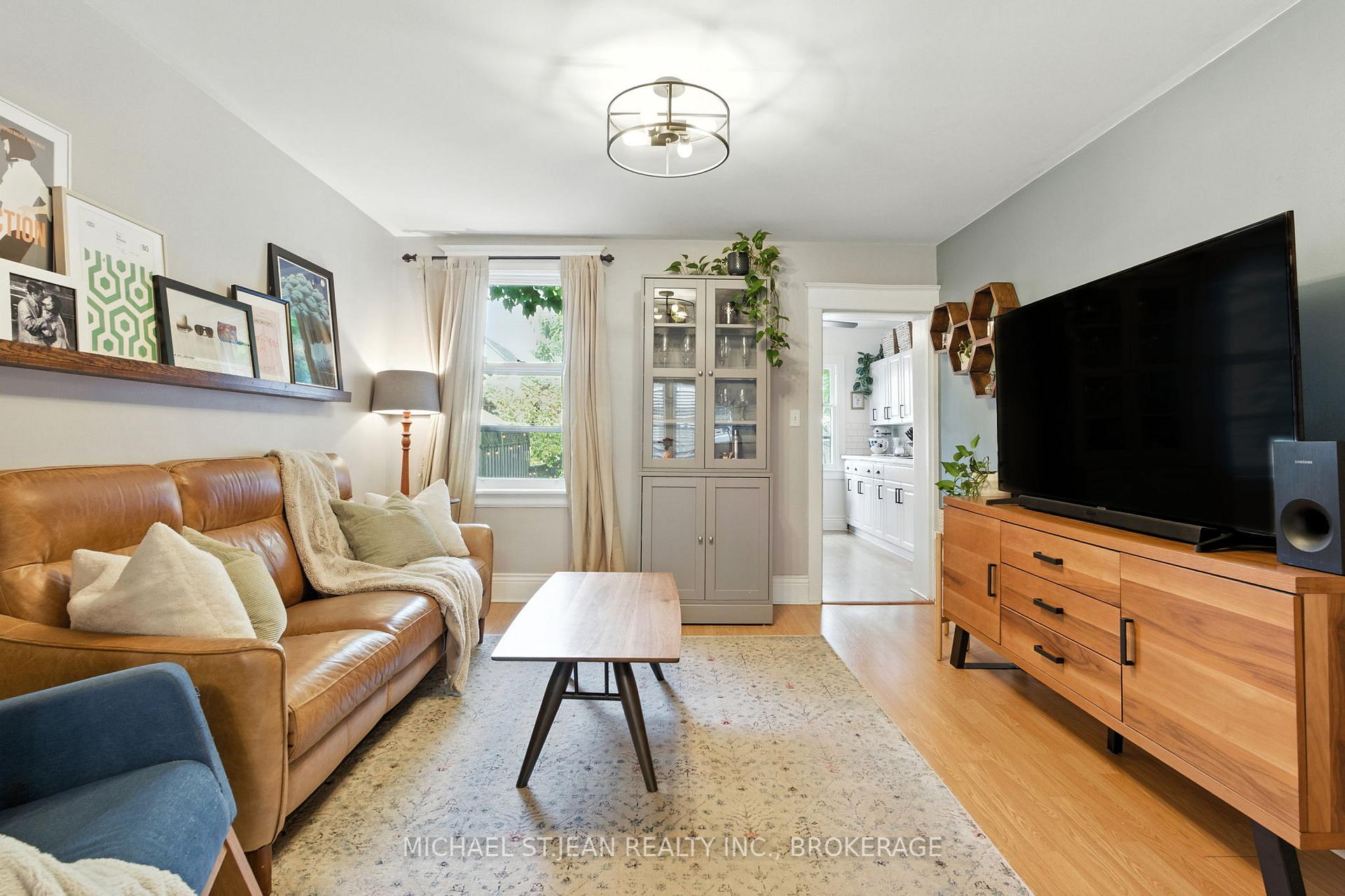 Photo 13 of 119 Rosslyn Avenue N, Hamilton, Crown Point — HOMEH