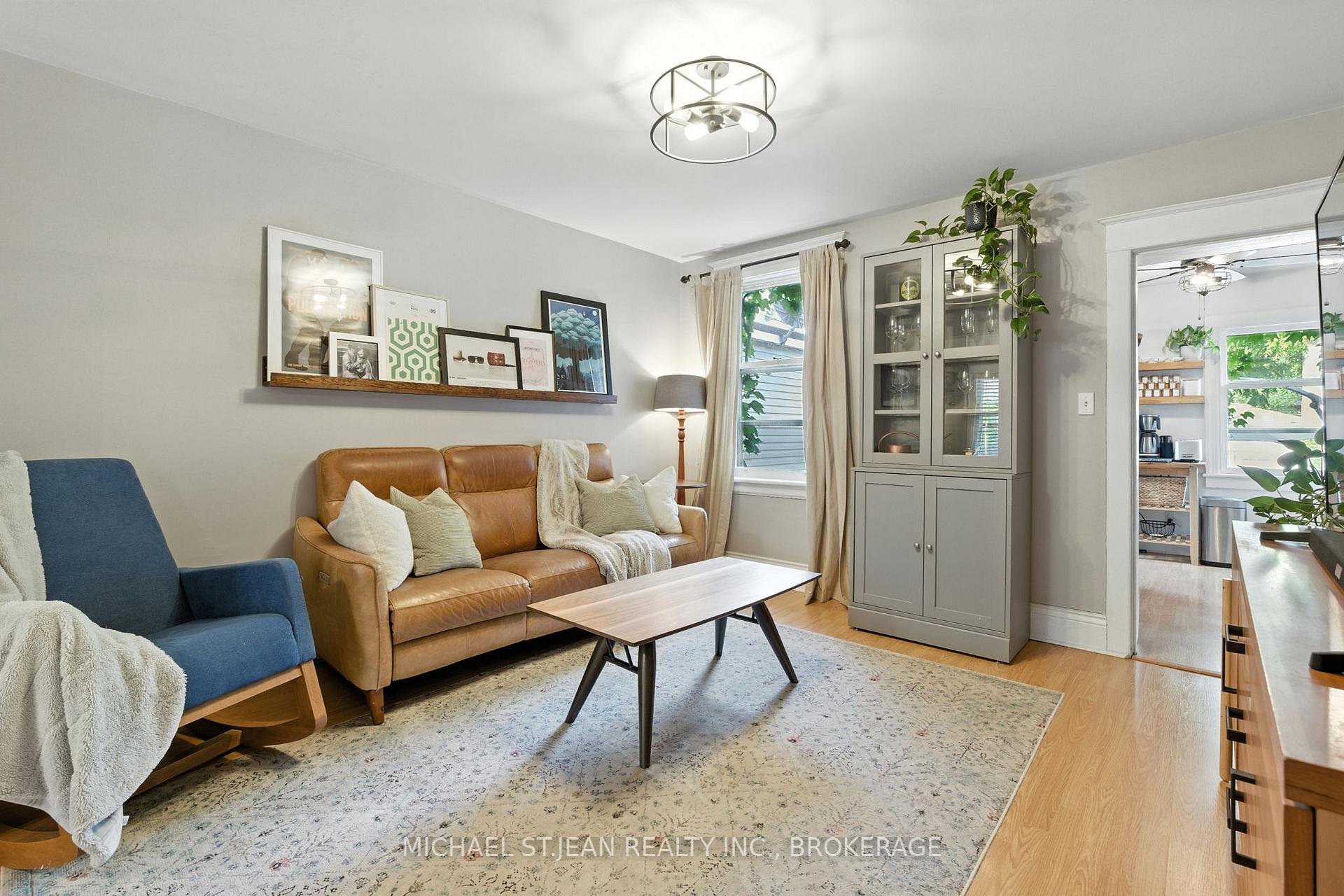 Photo 11 of 119 Rosslyn Avenue N, Hamilton, Crown Point — HOMEH