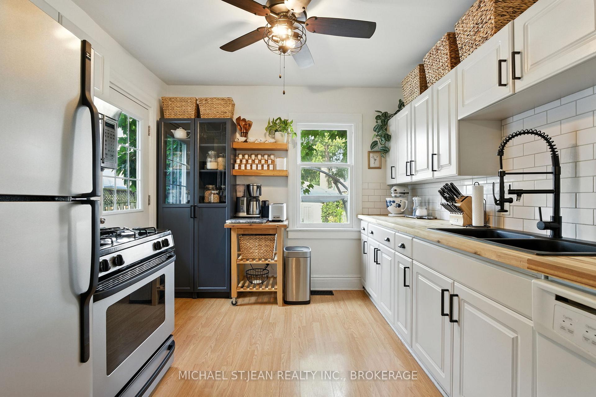 Photo 10 of 119 Rosslyn Avenue N, Hamilton, Crown Point — HOMEH