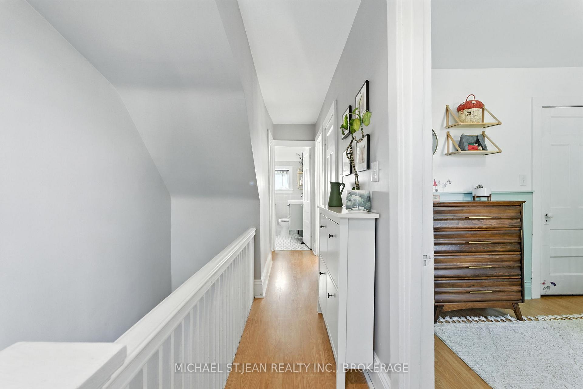 Photo 6 of 119 Rosslyn Avenue N, Hamilton, Crown Point — HOMEH