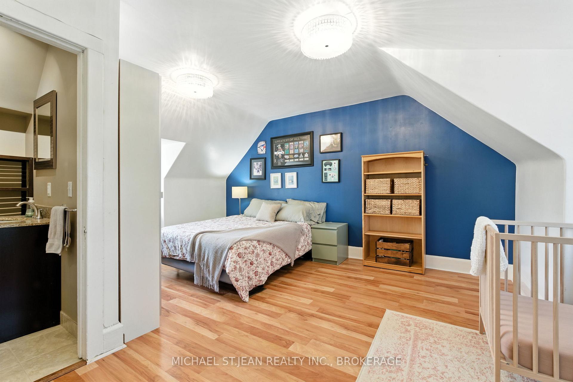 Photo 17 of 119 Rosslyn Avenue N, Hamilton, Crown Point — HOMEH