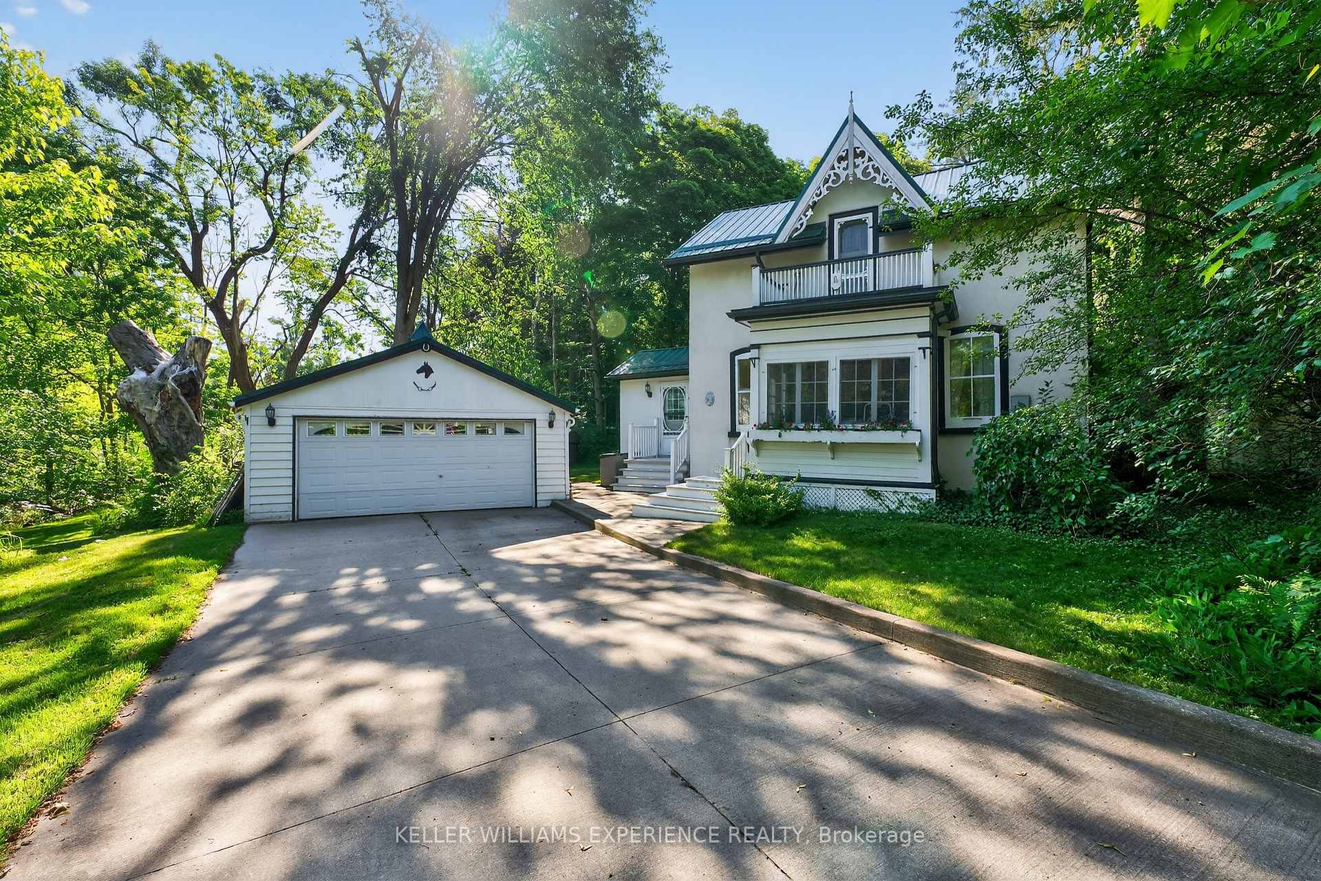 Photo 1 of 3 Boys Street S, Barrie, Queen's Park — HOMEH