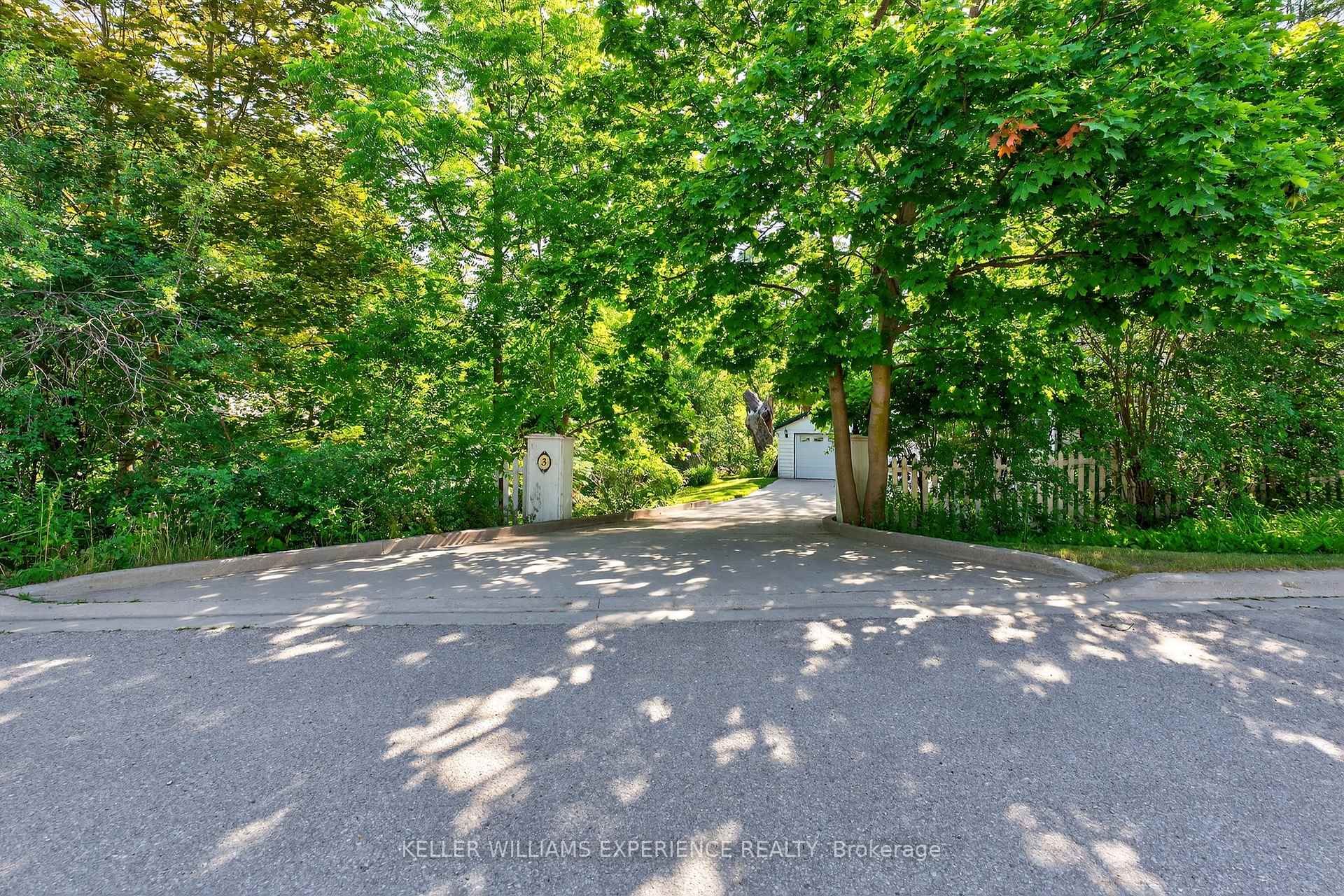 Photo 5 of 3 Boys Street S, Barrie, Queen's Park — HOMEH