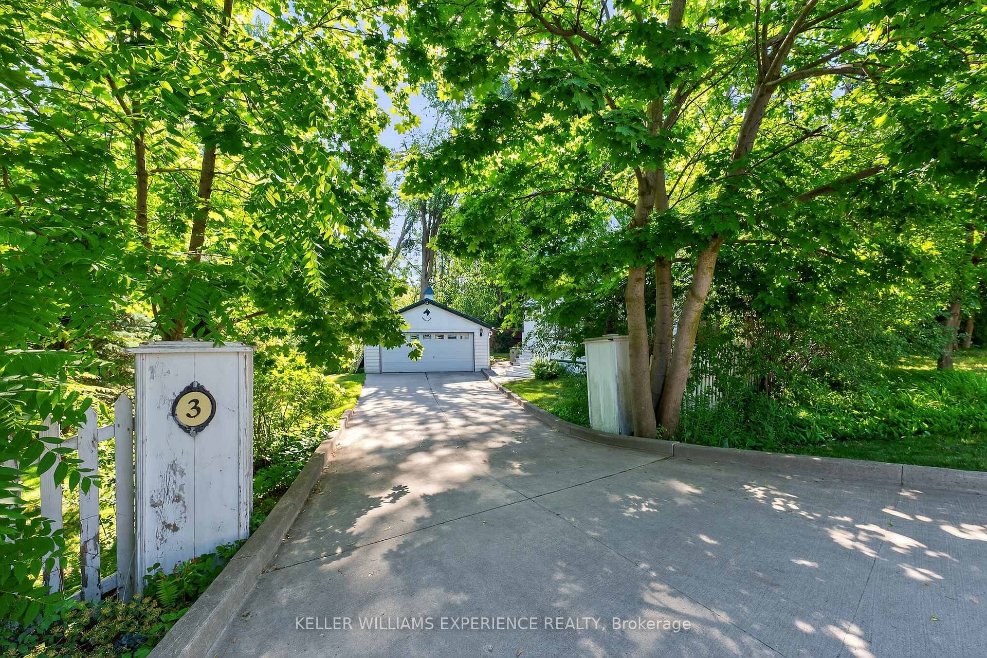 Photo 3 of 3 Boys Street S, Barrie, Queen's Park — HOMEH