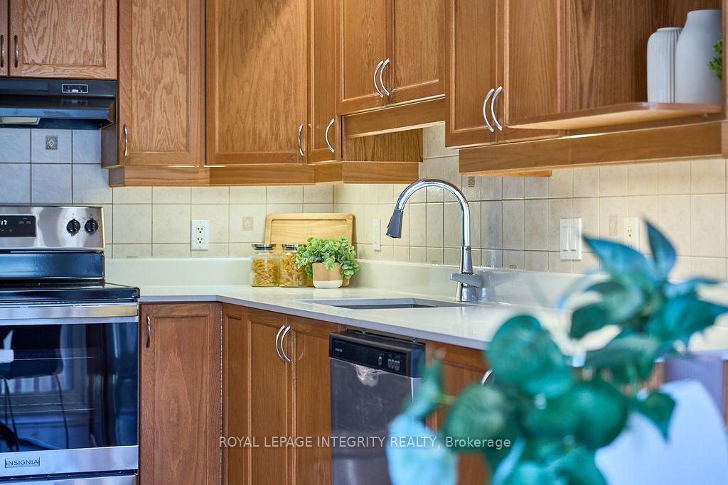 Photo 12 of 7 Dunn Street, Ottawa, Kanata - Beaverbrook — HOMEH