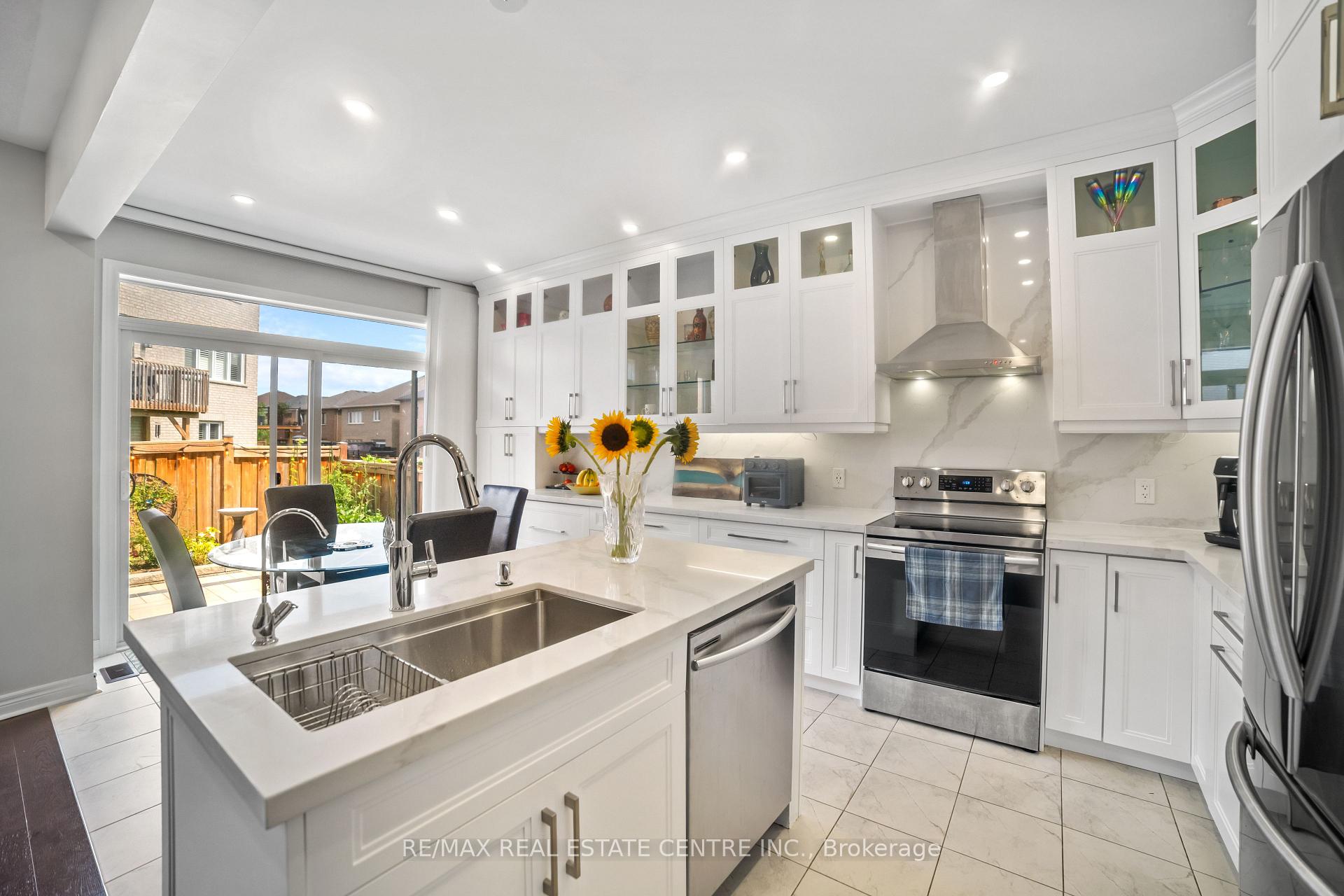 Photo 7 of 1106 Cactus Crescent, Pickering, Rural Pickering — HOMEH