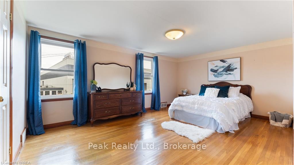 Photo 12 of 51 Silver Street, Brant, Paris — HOMEH