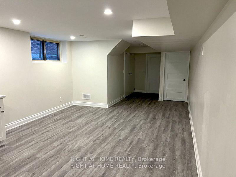 Photo 13 of 20 Omagh (Lower Level) Avenue, North York, Humberlea-Pelmo Park — HOMEH