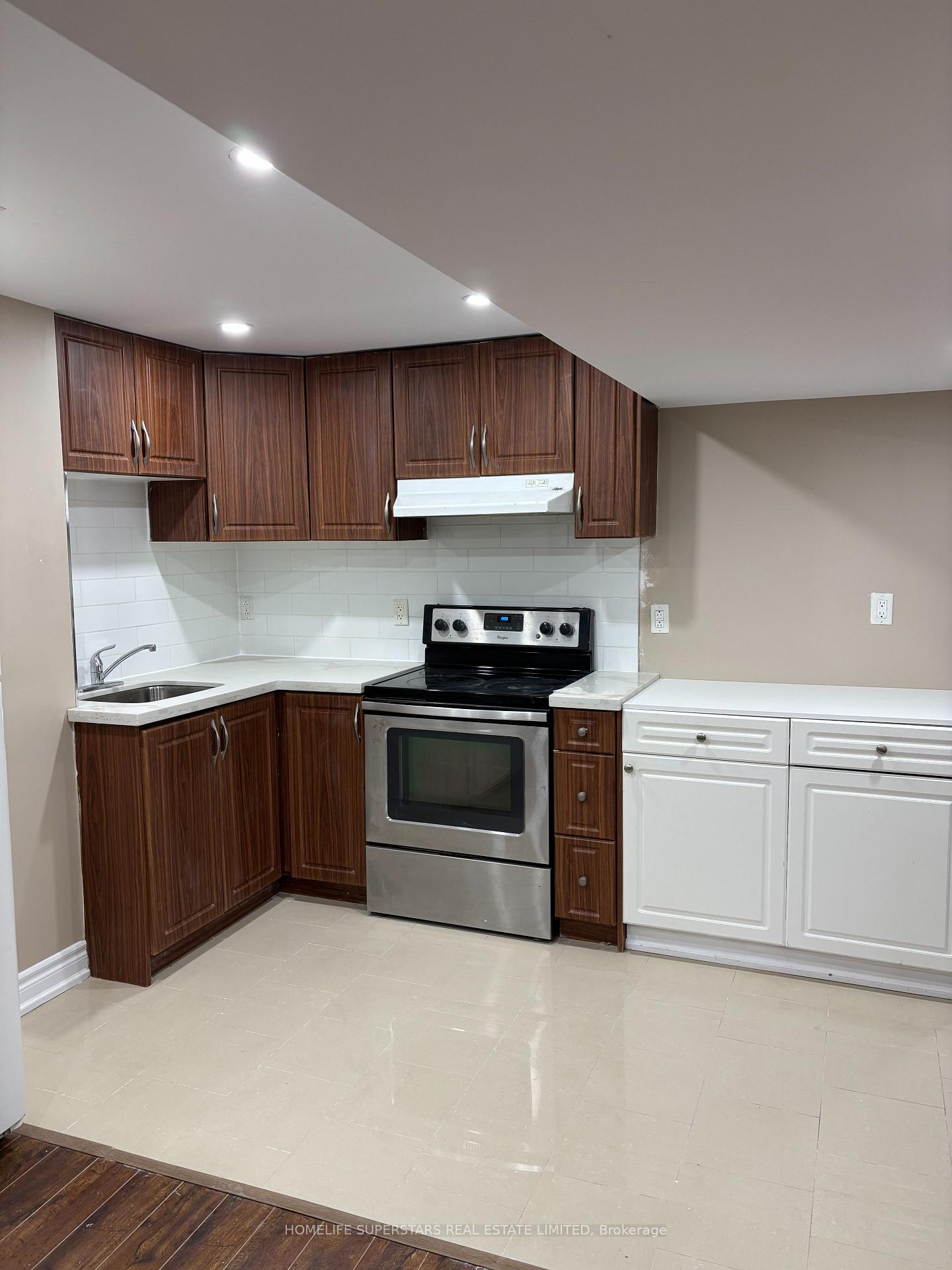 Photo 3 of 32 Willick Place E, Brampton, Fletcher's Meadow — HOMEH