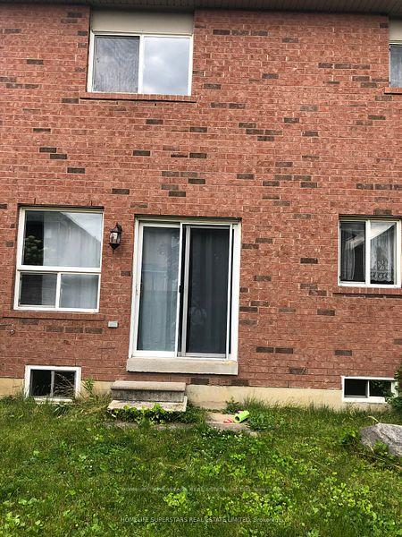 Photo 2 of 32 Willick Place E, Brampton, Fletcher's Meadow — HOMEH