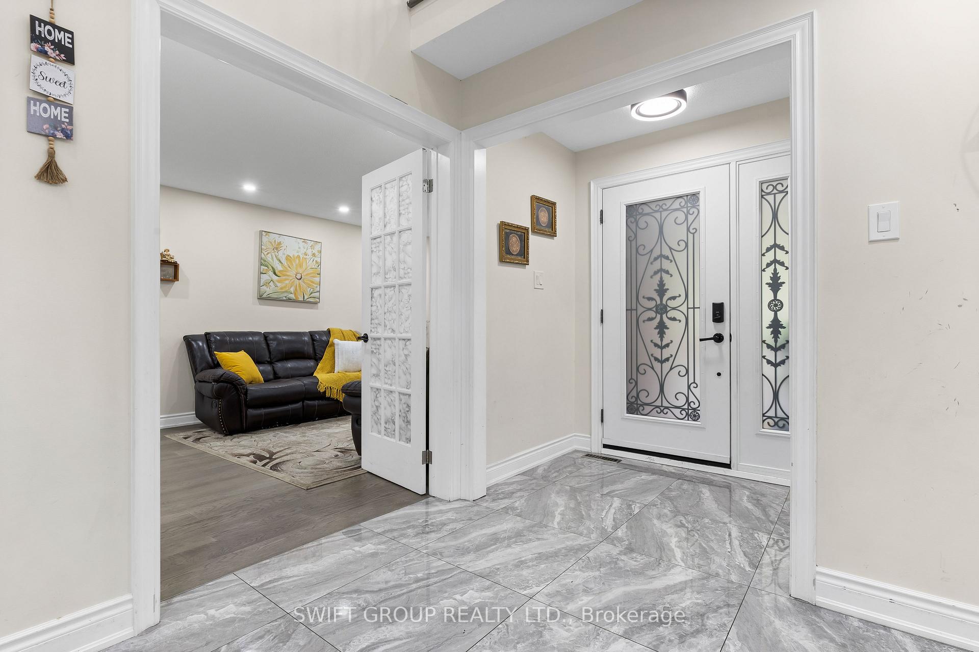 Photo 2 of 82 Flowertown Avenue, Brampton, Northwood Park — HOMEH