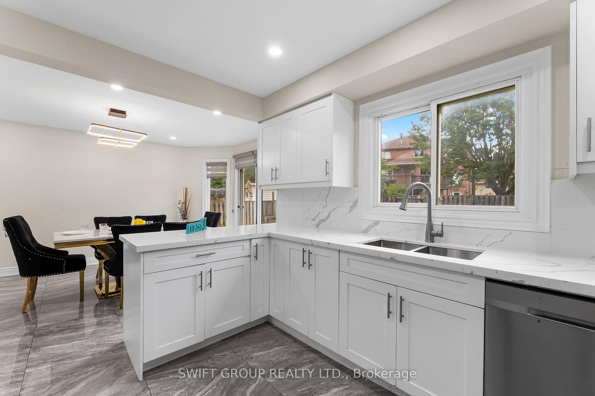 Photo 4 of 82 Flowertown Avenue, Brampton, Northwood Park — HOMEH