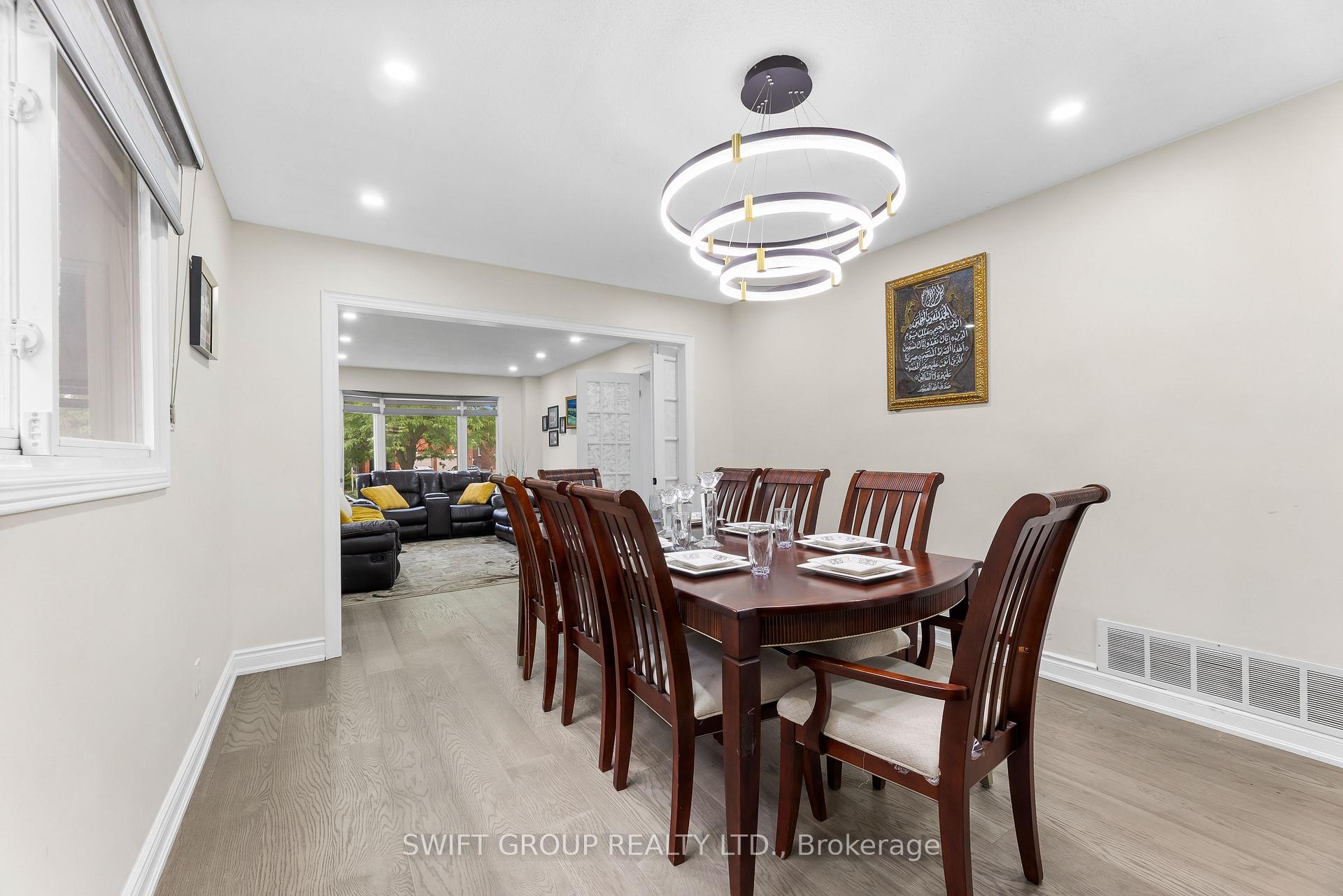 Photo 5 of 82 Flowertown Avenue, Brampton, Northwood Park — HOMEH
