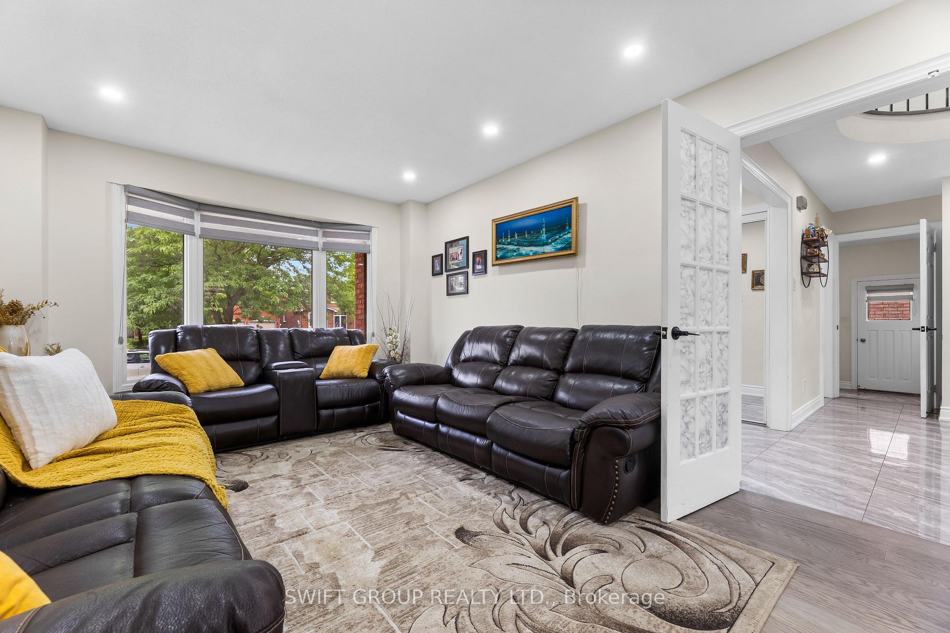 Photo 9 of 82 Flowertown Avenue, Brampton, Northwood Park — HOMEH