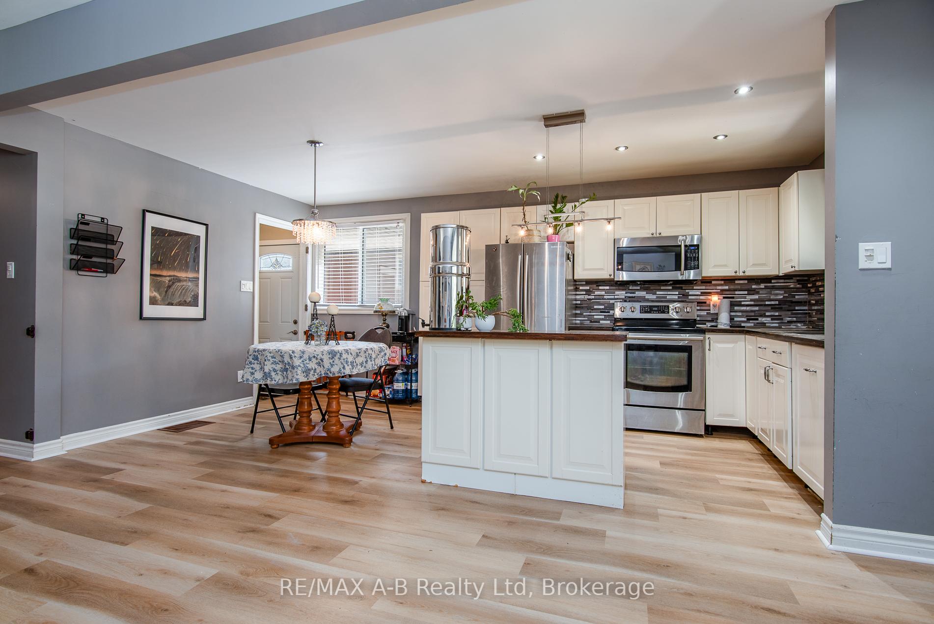 Photo 2 of 17 Hickory Lane, Stratford — HOMEH