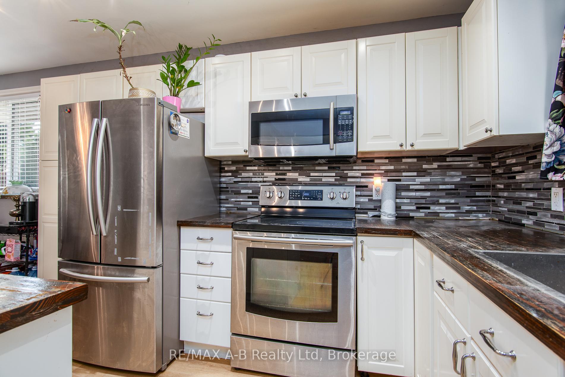 Photo 4 of 17 Hickory Lane, Stratford — HOMEH