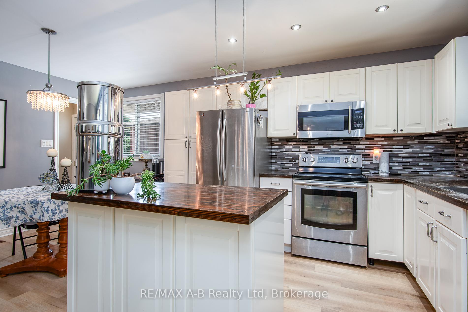 Photo 8 of 17 Hickory Lane, Stratford — HOMEH