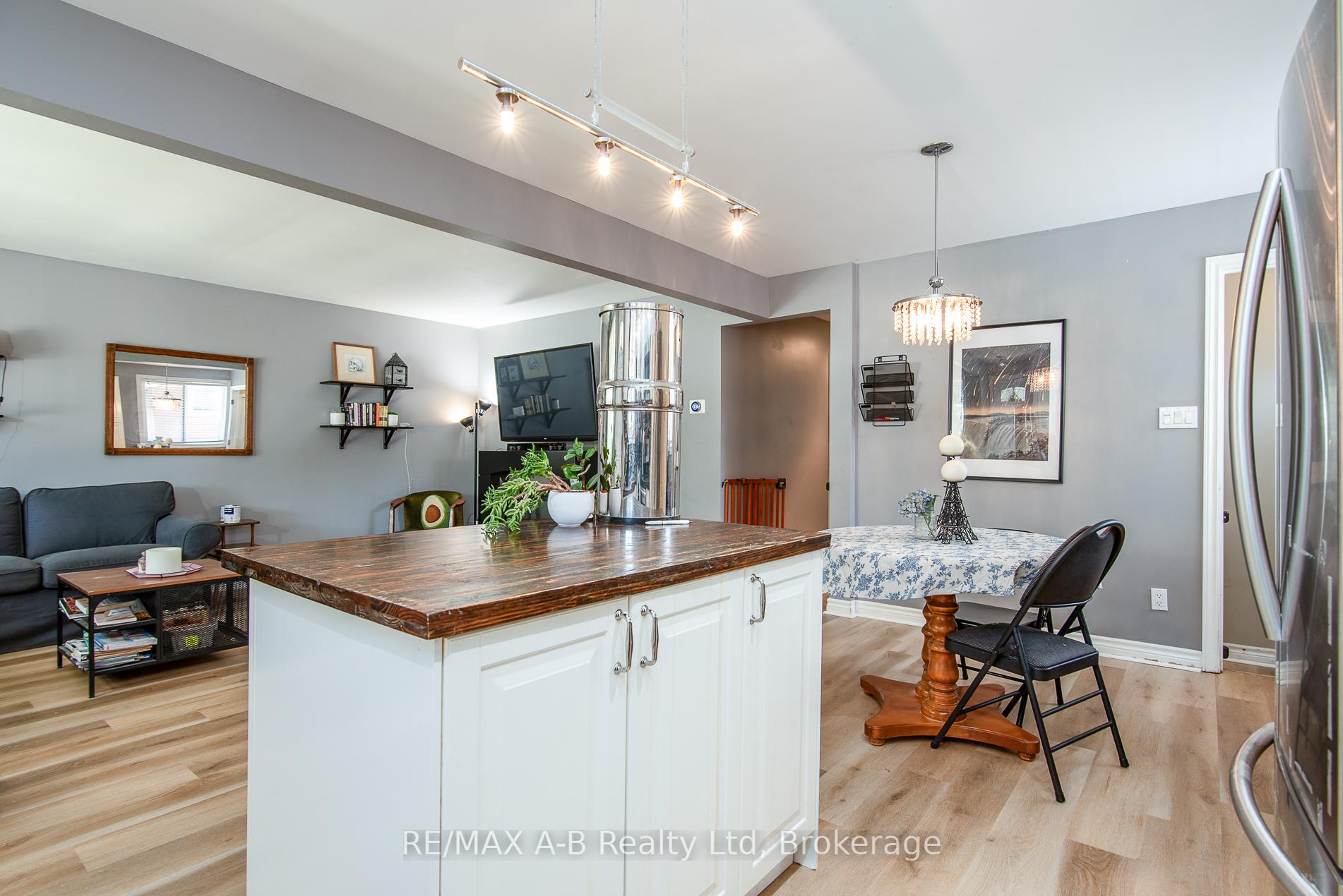 Photo 3 of 17 Hickory Lane, Stratford — HOMEH