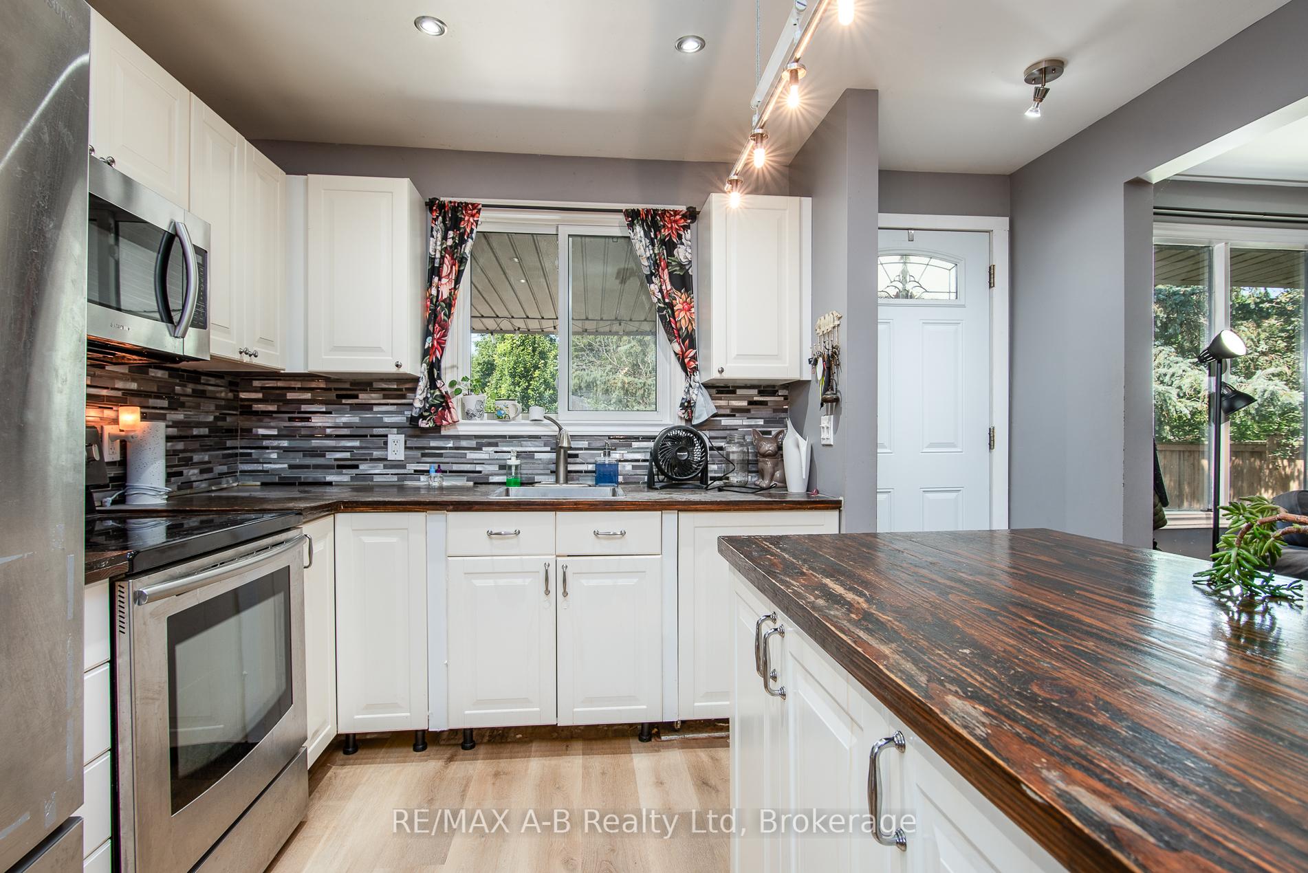 Photo 9 of 17 Hickory Lane, Stratford — HOMEH