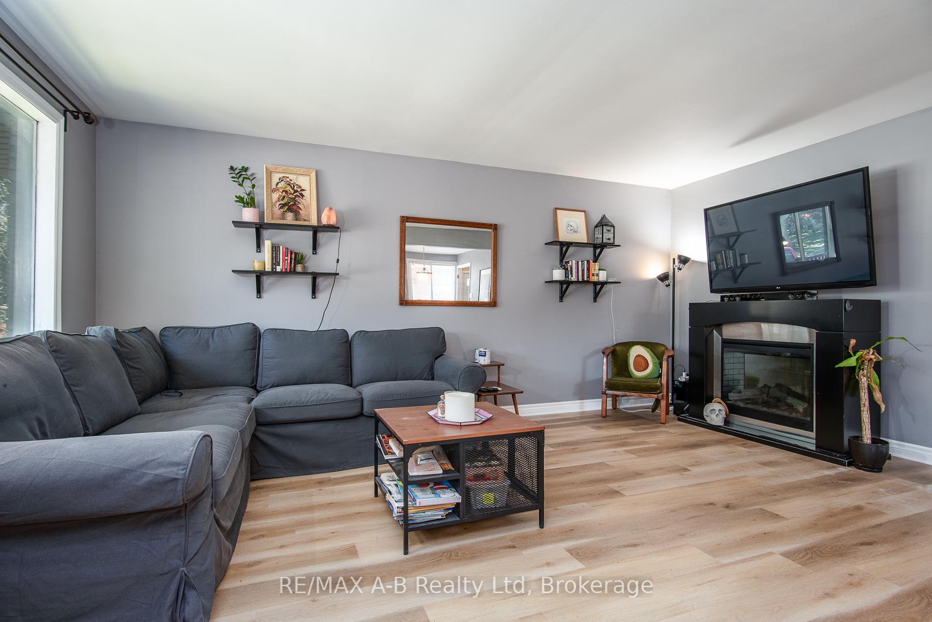 Photo 7 of 17 Hickory Lane, Stratford — HOMEH