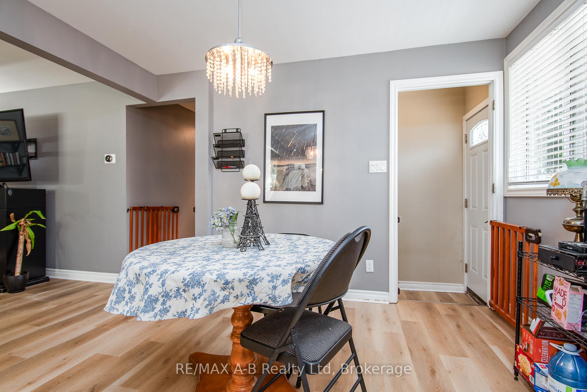 Photo 5 of 17 Hickory Lane, Stratford — HOMEH