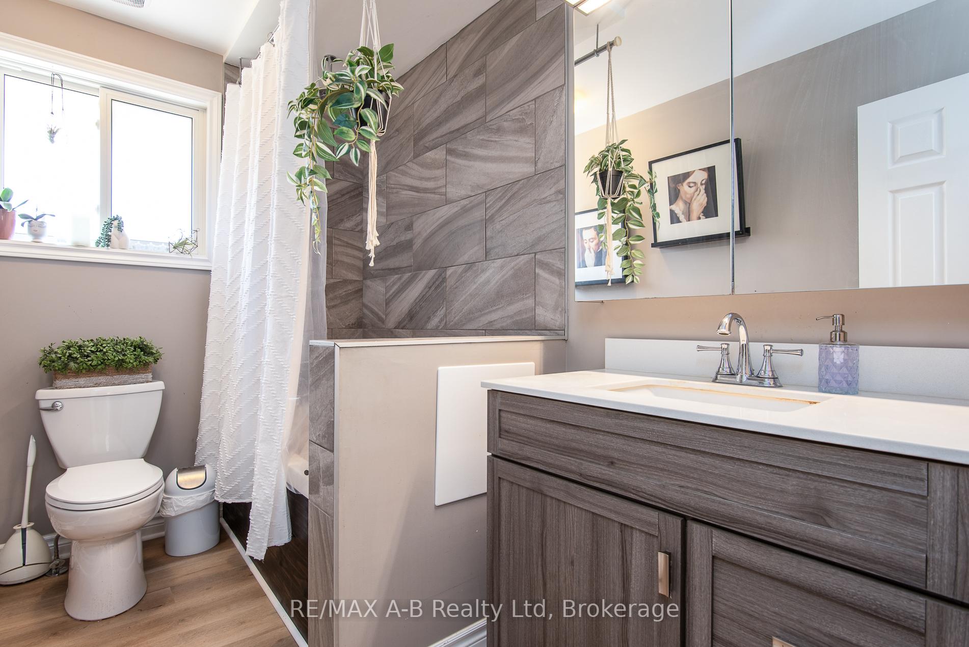 Photo 18 of 17 Hickory Lane, Stratford — HOMEH