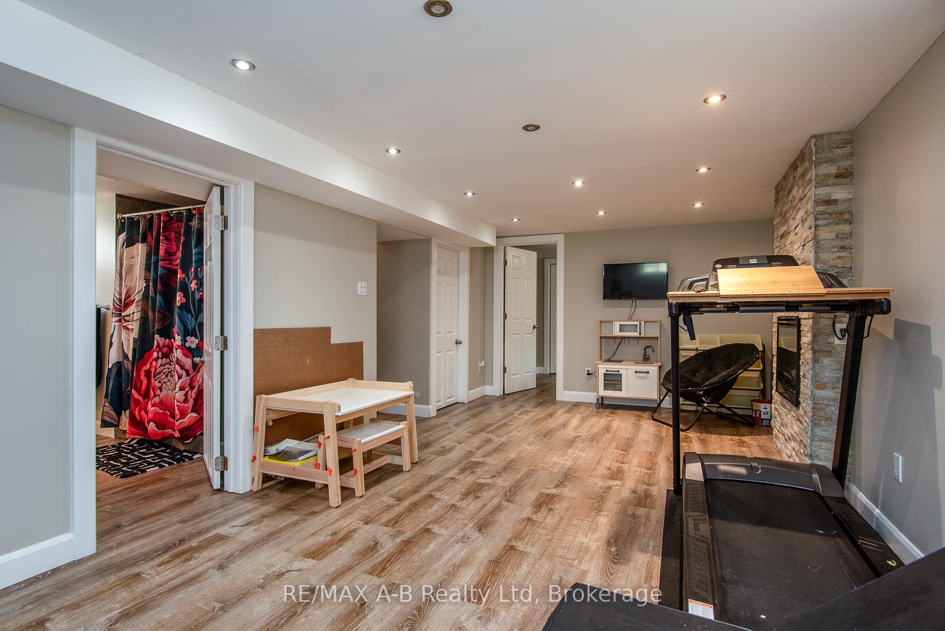 Photo 25 of 17 Hickory Lane, Stratford — HOMEH