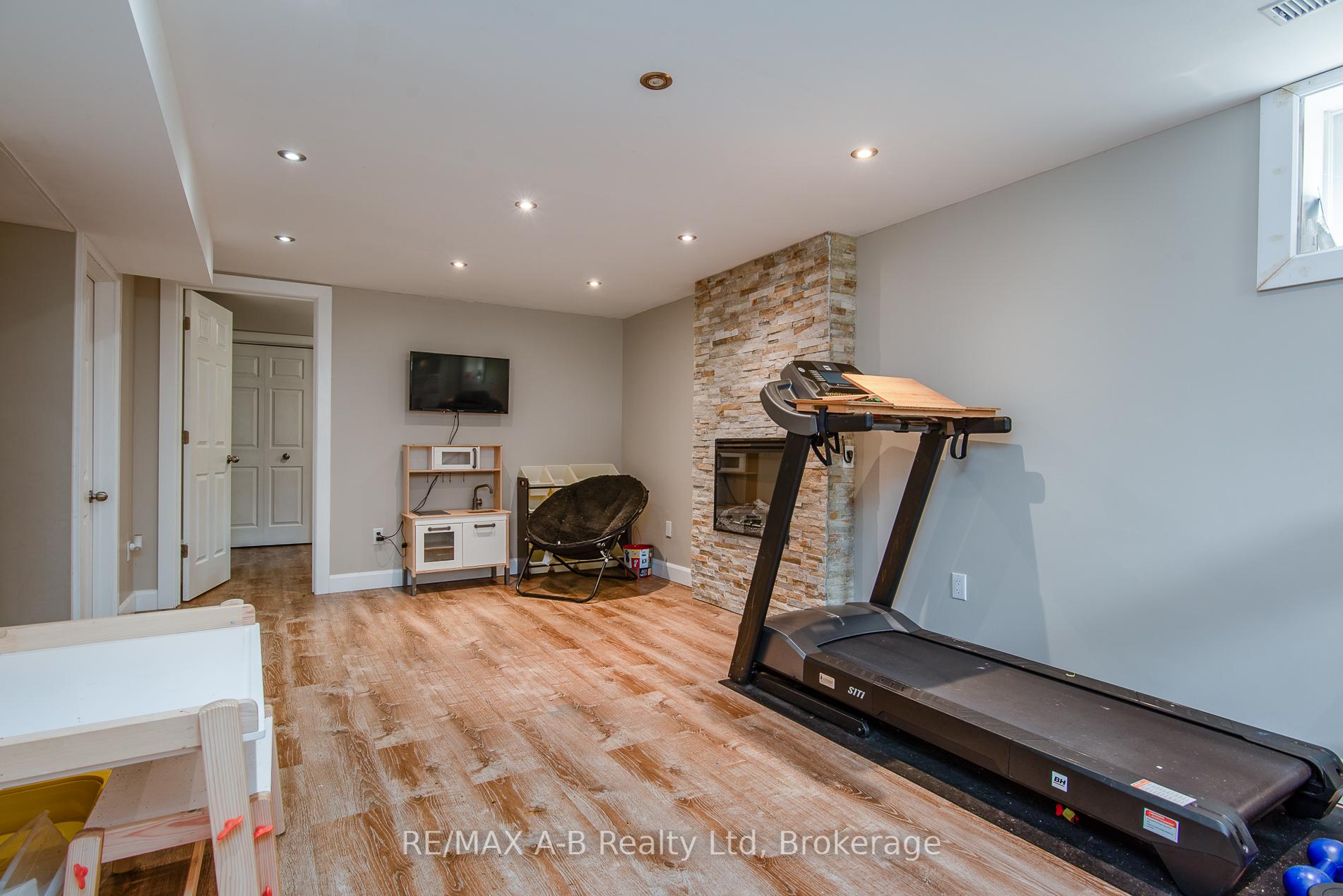 Photo 15 of 17 Hickory Lane, Stratford — HOMEH