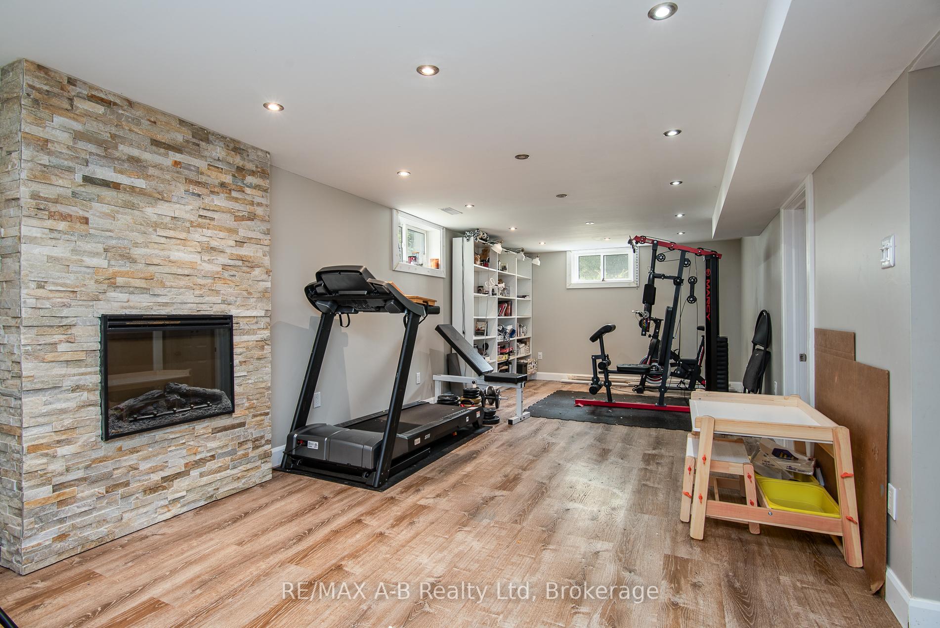 Photo 21 of 17 Hickory Lane, Stratford — HOMEH
