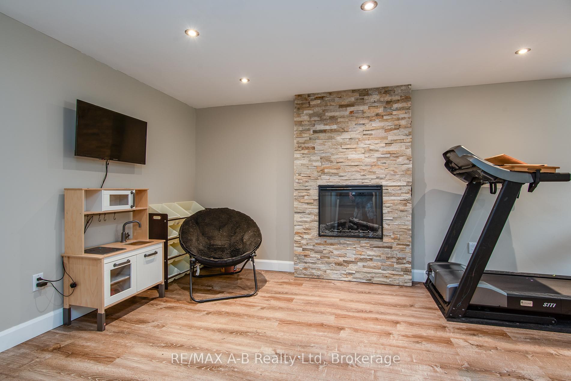 Photo 29 of 17 Hickory Lane, Stratford — HOMEH