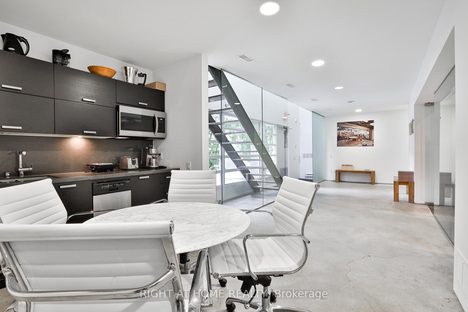 Photo 2 of 660R College Street, Toronto, Palmerston-Little Italy — HOMEH