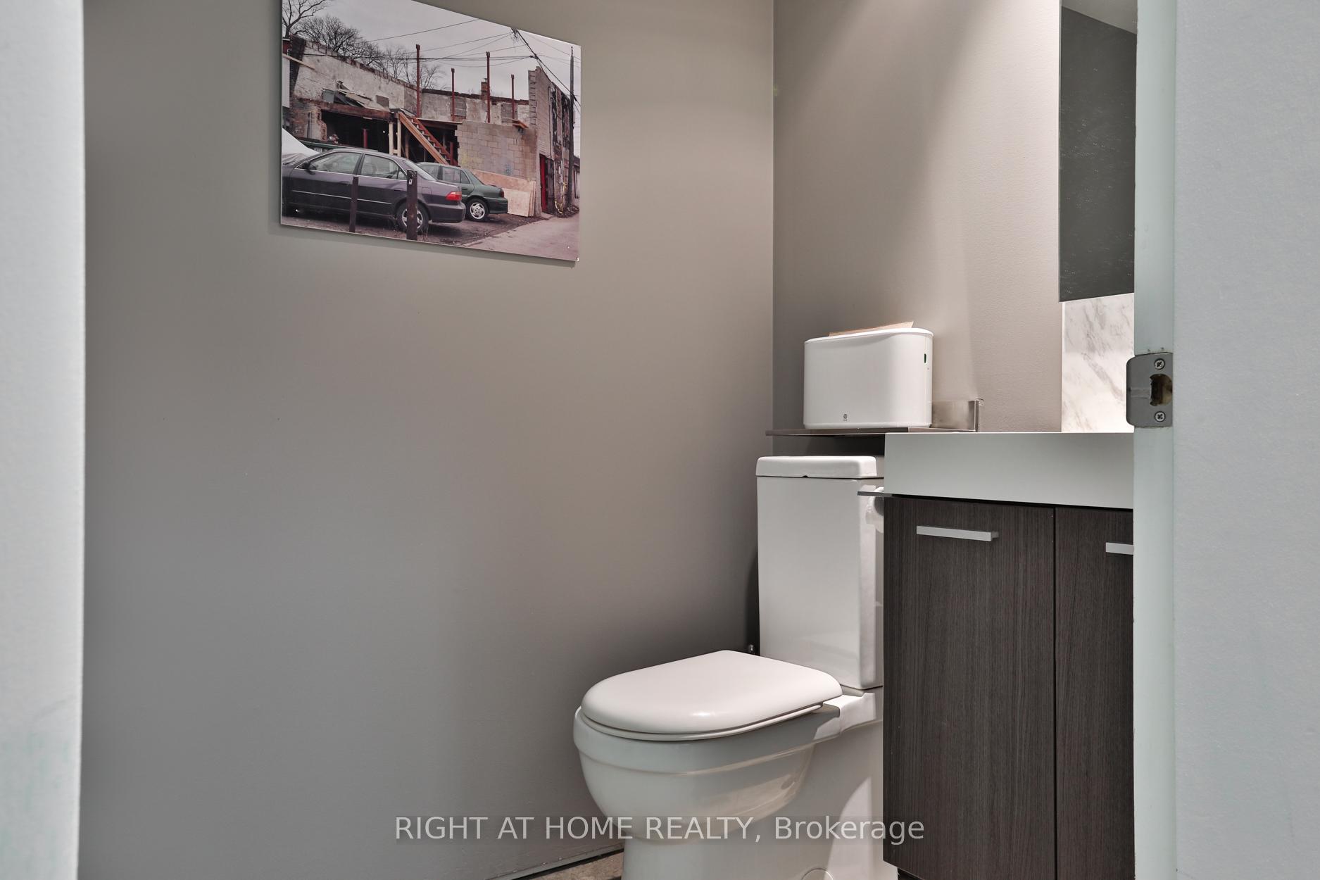Photo 4 of 660R College Street, Toronto, Palmerston-Little Italy — HOMEH