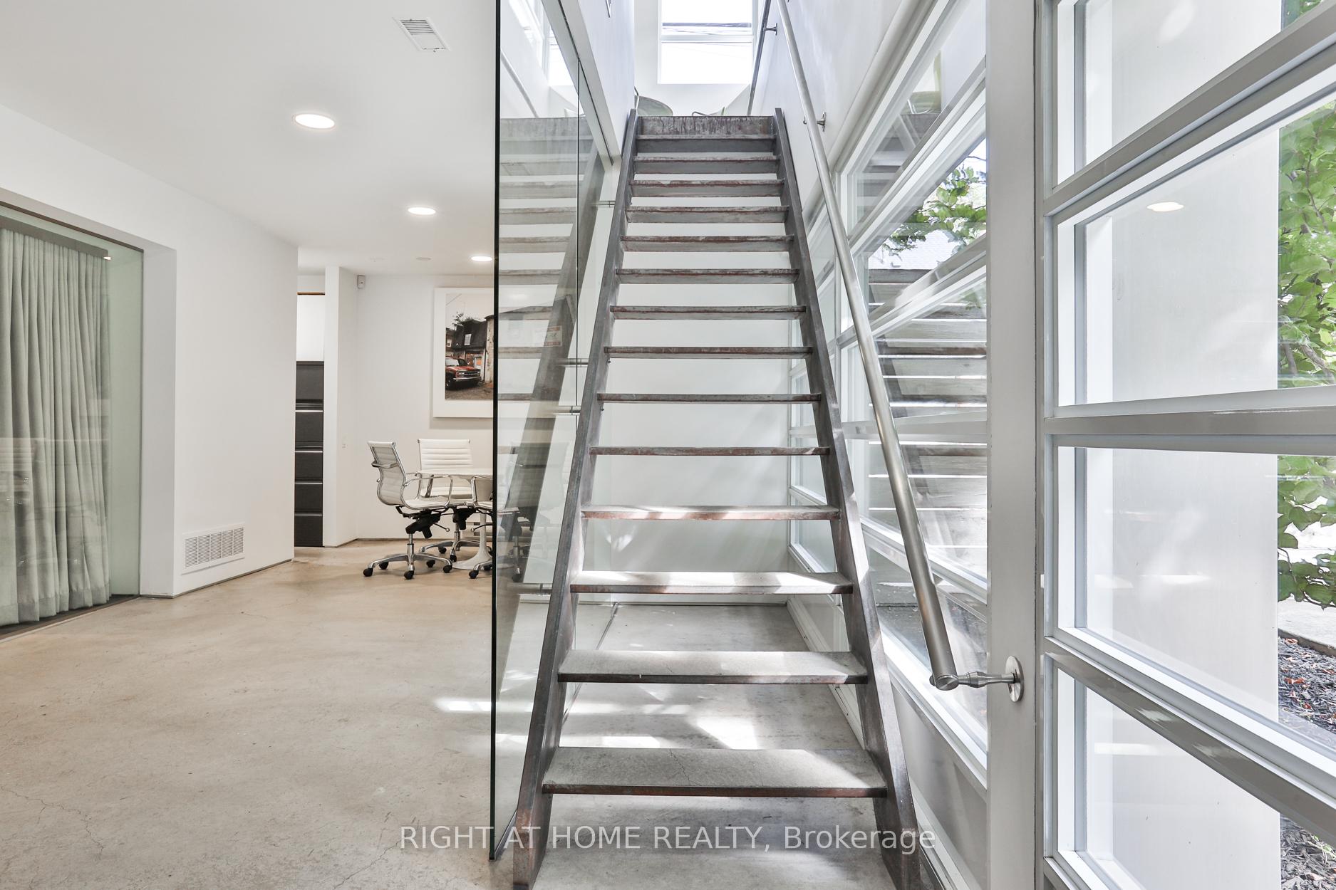 Photo 6 of 660R College Street, Toronto, Palmerston-Little Italy — HOMEH