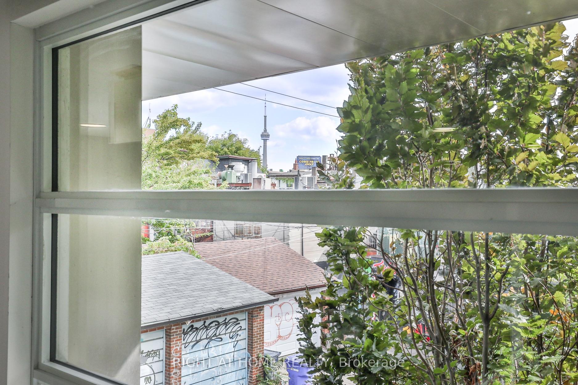 Photo 14 of 660R College Street, Toronto, Palmerston-Little Italy — HOMEH