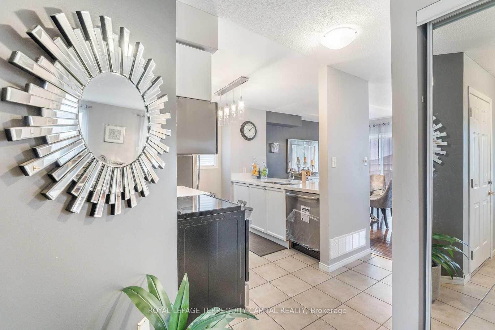 Photo 4 of 90 Courtney Crescent, Barrie, Painswick South — HOMEH