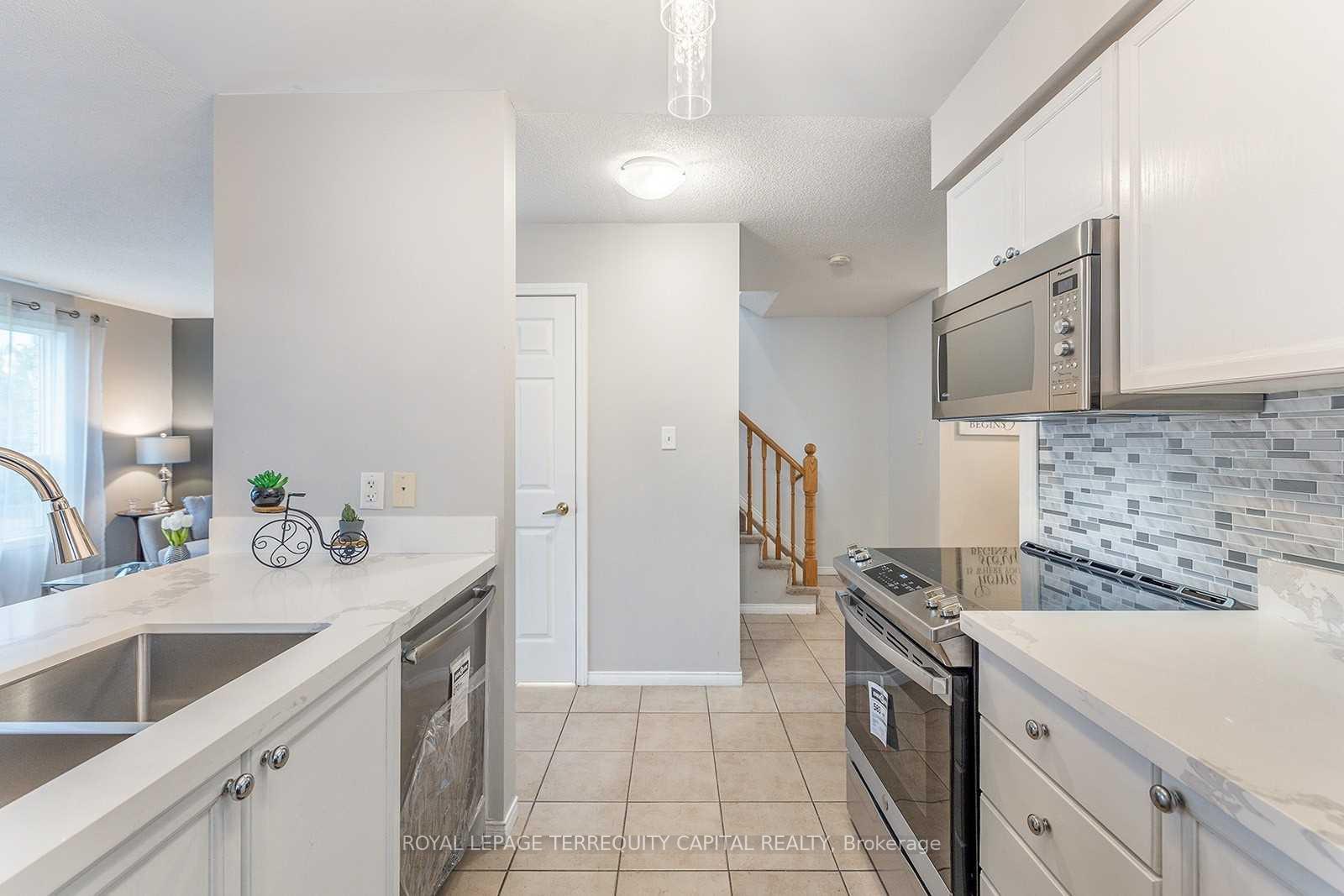 Photo 9 of 90 Courtney Crescent, Barrie, Painswick South — HOMEH
