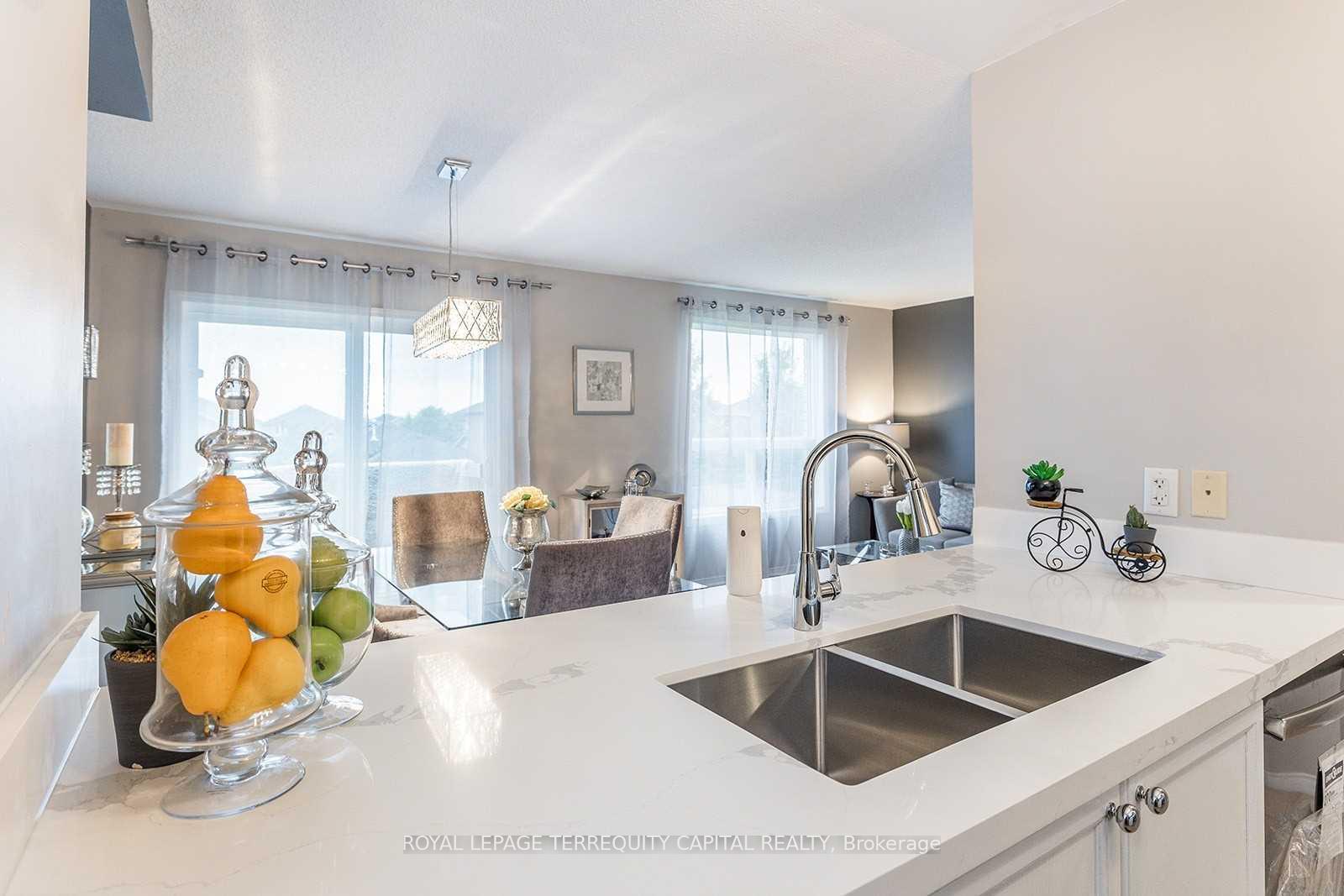Photo 6 of 90 Courtney Crescent, Barrie, Painswick South — HOMEH