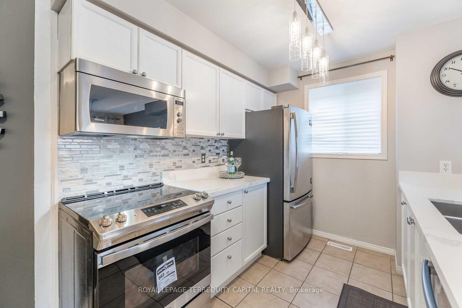 Photo 16 of 90 Courtney Crescent, Barrie, Painswick South — HOMEH